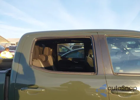 2021 Toyota Tacoma Trd Off-Road z USA, uszkodzony, nr VIN 3TMCZ5AN3MM435155